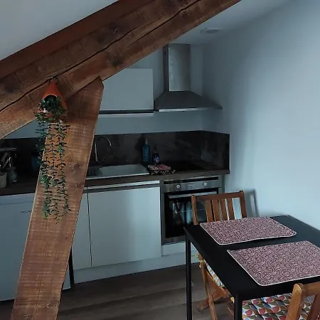 Seul Sous Les Toits De *